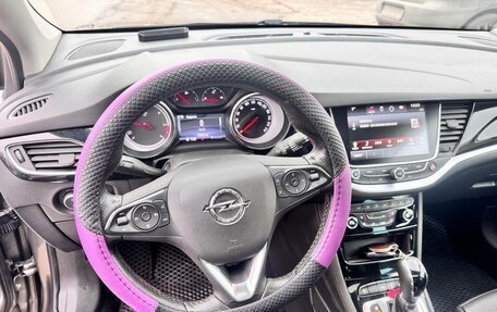 Opel Astra K, 2018 год, 1 590 000 рублей, 13 фотография