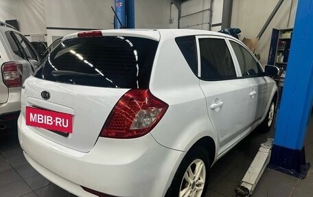 KIA cee'd I рестайлинг, 2011 год, 649 000 рублей, 3 фотография