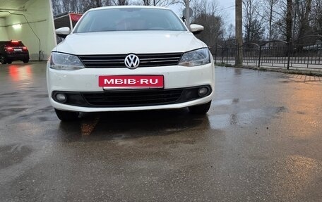 Volkswagen Jetta VI, 2014 год, 990 000 рублей, 3 фотография