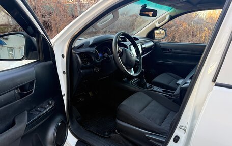 Toyota Hilux VIII, 2017 год, 2 800 000 рублей, 8 фотография