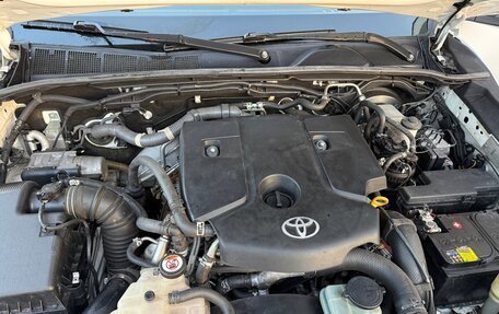 Toyota Hilux VIII, 2017 год, 2 800 000 рублей, 11 фотография