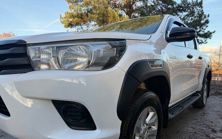 Toyota Hilux VIII, 2017 год, 2 800 000 рублей, 10 фотография