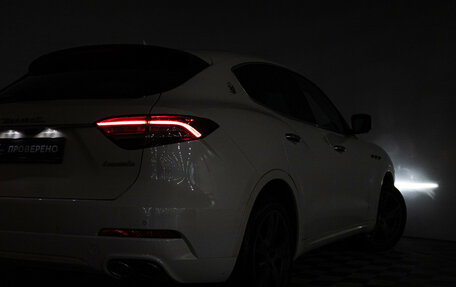 Maserati Levante I, 2017 год, 4 250 000 рублей, 29 фотография