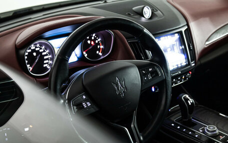 Maserati Levante I, 2017 год, 4 250 000 рублей, 38 фотография