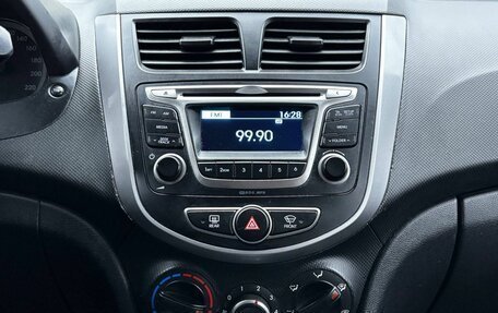 Hyundai Solaris II рестайлинг, 2015 год, 1 100 000 рублей, 18 фотография