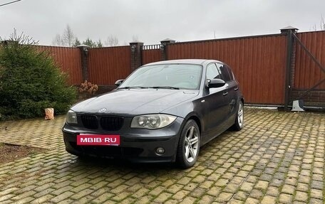 BMW 1 серия, 2006 год, 650 000 рублей, 1 фотография