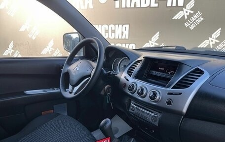 Mitsubishi L200 IV рестайлинг, 2014 год, 1 410 000 рублей, 24 фотография