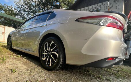 Toyota Camry, 2017 год, 2 390 000 рублей, 8 фотография