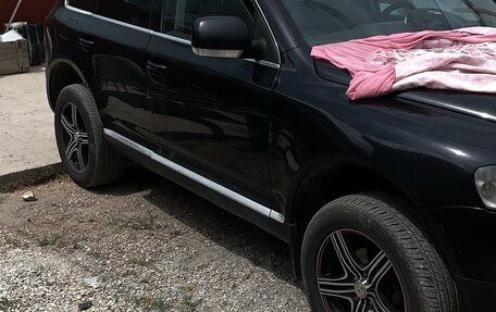 Volkswagen Touareg III, 2005 год, 800 000 рублей, 2 фотография