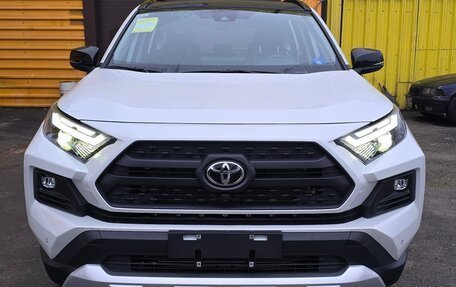 Toyota RAV4, 2025 год, 3 950 000 рублей, 2 фотография