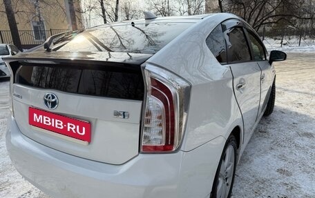 Toyota Prius, 2015 год, 1 410 000 рублей, 3 фотография