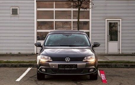 Volkswagen Jetta VI, 2013 год, 1 055 000 рублей, 2 фотография