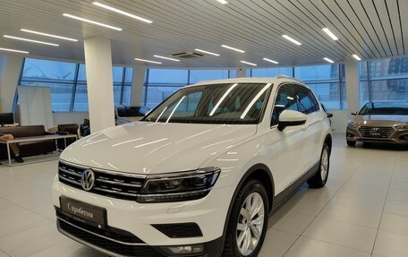 Volkswagen Tiguan II, 2018 год, 2 435 000 рублей, 1 фотография