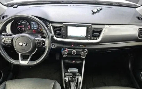 KIA Stonic, 2022 год, 1 280 000 рублей, 5 фотография