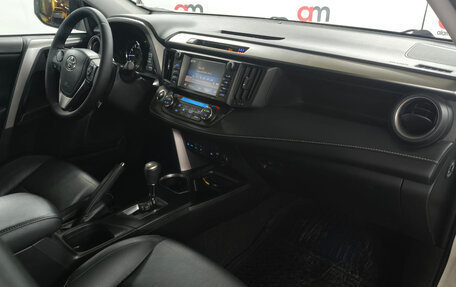 Toyota RAV4, 2017 год, 2 799 000 рублей, 12 фотография