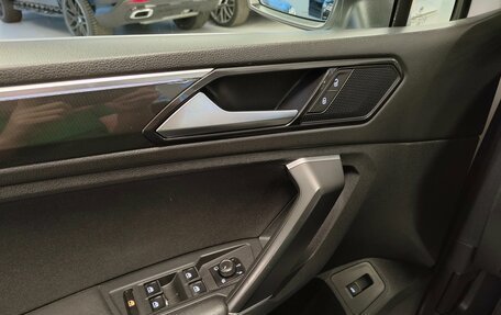 Volkswagen Tiguan II, 2018 год, 2 435 000 рублей, 6 фотография