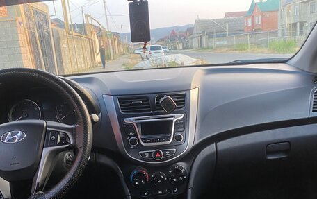 Hyundai Solaris II рестайлинг, 2015 год, 650 000 рублей, 4 фотография