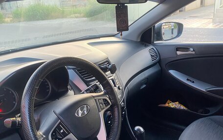 Hyundai Solaris II рестайлинг, 2015 год, 650 000 рублей, 3 фотография