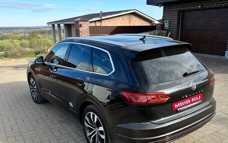 Volkswagen Touareg III, 2019 год, 4 850 000 рублей, 3 фотография