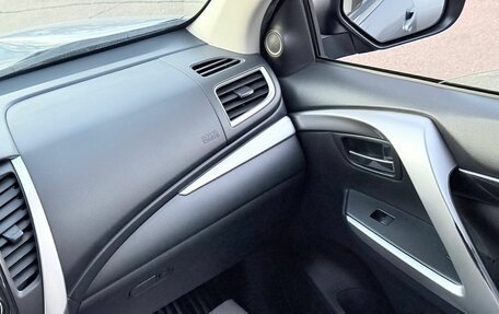 Mitsubishi Pajero Sport III рестайлинг, 2017 год, 2 250 000 рублей, 23 фотография