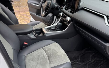 Toyota RAV4, 2025 год, 4 290 000 рублей, 8 фотография