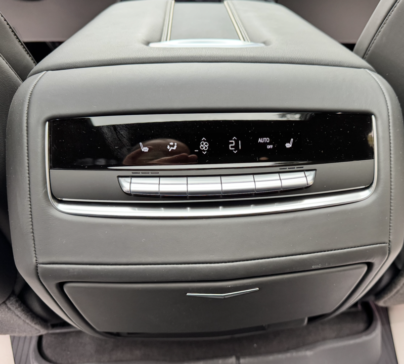 Cadillac Escalade V, 2025 год, 29 000 000 рублей, 14 фотография