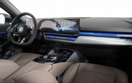 BMW 5 серия, 2025 год, 8 300 000 рублей, 14 фотография