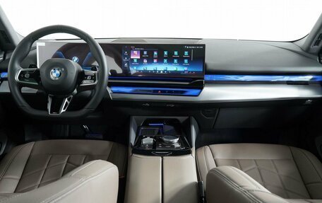 BMW 5 серия, 2025 год, 8 300 000 рублей, 15 фотография