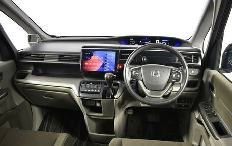 Honda Stepwgn IV, 2017 год, 1 898 100 рублей, 6 фотография