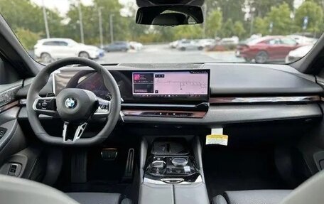BMW 5 серия, 2025 год, 7 349 000 рублей, 9 фотография