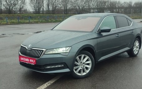 Skoda Superb III рестайлинг, 2020 год, 3 300 000 рублей, 3 фотография