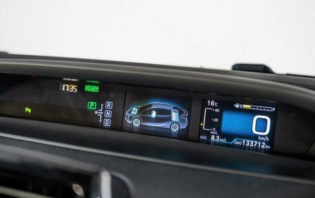 Toyota Prius IV XW50, 2016 год, 1 750 000 рублей, 10 фотография