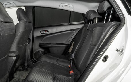 Toyota Prius IV XW50, 2016 год, 1 750 000 рублей, 7 фотография