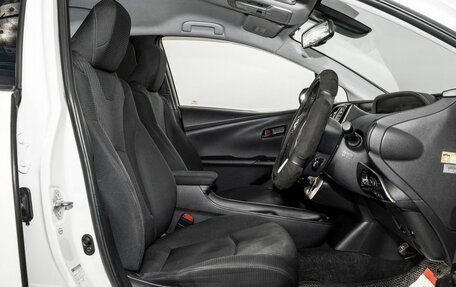 Toyota Prius IV XW50, 2016 год, 1 750 000 рублей, 5 фотография