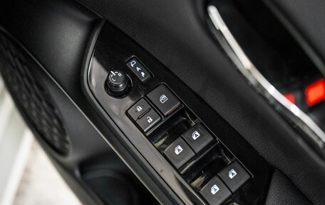 Toyota Prius IV XW50, 2016 год, 1 750 000 рублей, 15 фотография