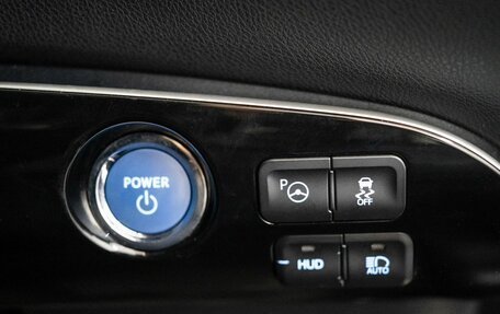 Toyota Prius IV XW50, 2016 год, 1 750 000 рублей, 14 фотография