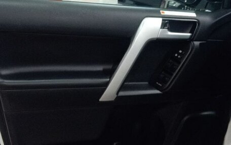 Toyota Land Cruiser Prado 150 рестайлинг 2, 2020 год, 6 750 000 рублей, 6 фотография