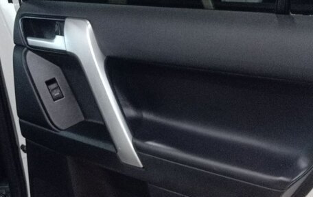 Toyota Land Cruiser Prado 150 рестайлинг 2, 2020 год, 6 750 000 рублей, 5 фотография