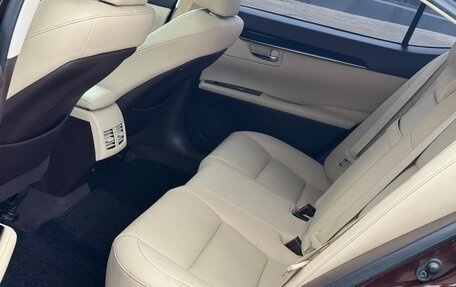 Lexus ES VII, 2015 год, 16 фотография