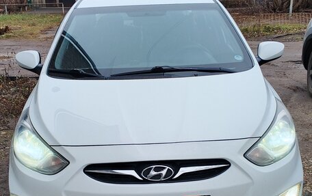 Hyundai Solaris II рестайлинг, 2011 год, 545 000 рублей, 1 фотография