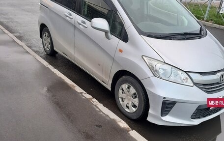 Honda Freed I, 2015 год, 1 450 000 рублей, 2 фотография