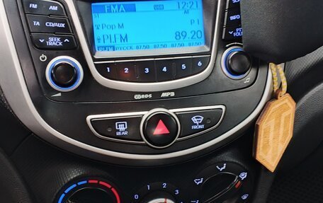 Hyundai Solaris II рестайлинг, 2011 год, 545 000 рублей, 11 фотография