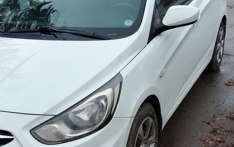 Hyundai Solaris II рестайлинг, 2011 год, 545 000 рублей, 2 фотография