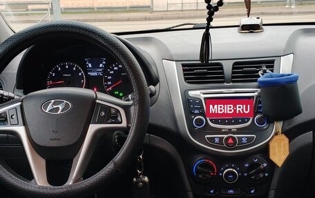 Hyundai Solaris II рестайлинг, 2011 год, 545 000 рублей, 7 фотография