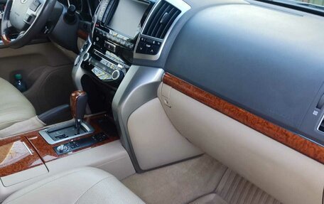 Toyota Land Cruiser 200, 2012 год, 3 381 000 рублей, 10 фотография