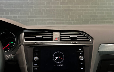 Volkswagen Tiguan II, 2021 год, 2 450 000 рублей, 17 фотография