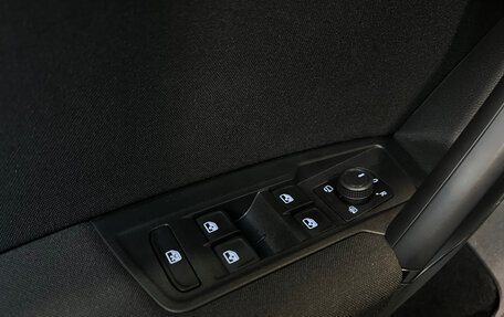 Volkswagen Tiguan II, 2021 год, 2 450 000 рублей, 21 фотография