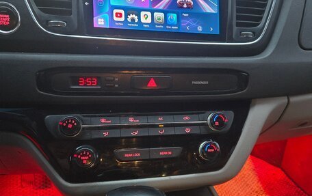 KIA Carnival III, 2017 год, 2 200 000 рублей, 6 фотография