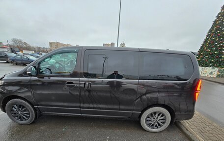 Hyundai Grand Starex Grand Starex I рестайлинг 2, 2019 год, 3 500 000 рублей, 2 фотография