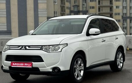 Mitsubishi Outlander III рестайлинг 3, 2013 год, 1 990 000 рублей, 1 фотография
